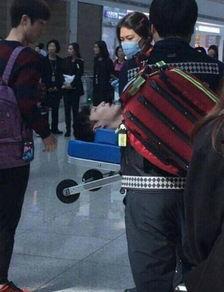 张艺兴行程爆料视频播放,揭秘明星幕后工作日常